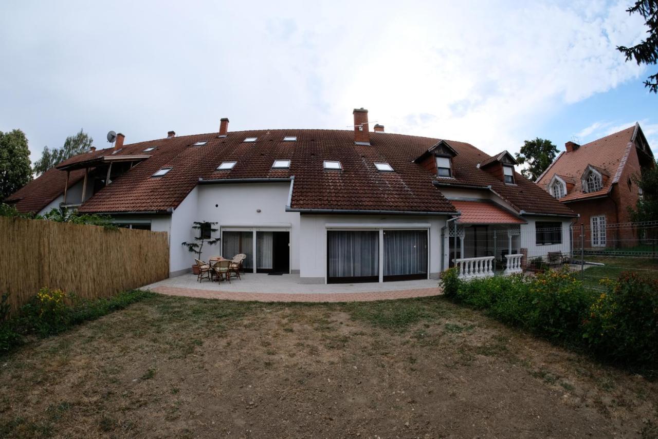 Alea Apartmanok Harkány Buitenkant foto
